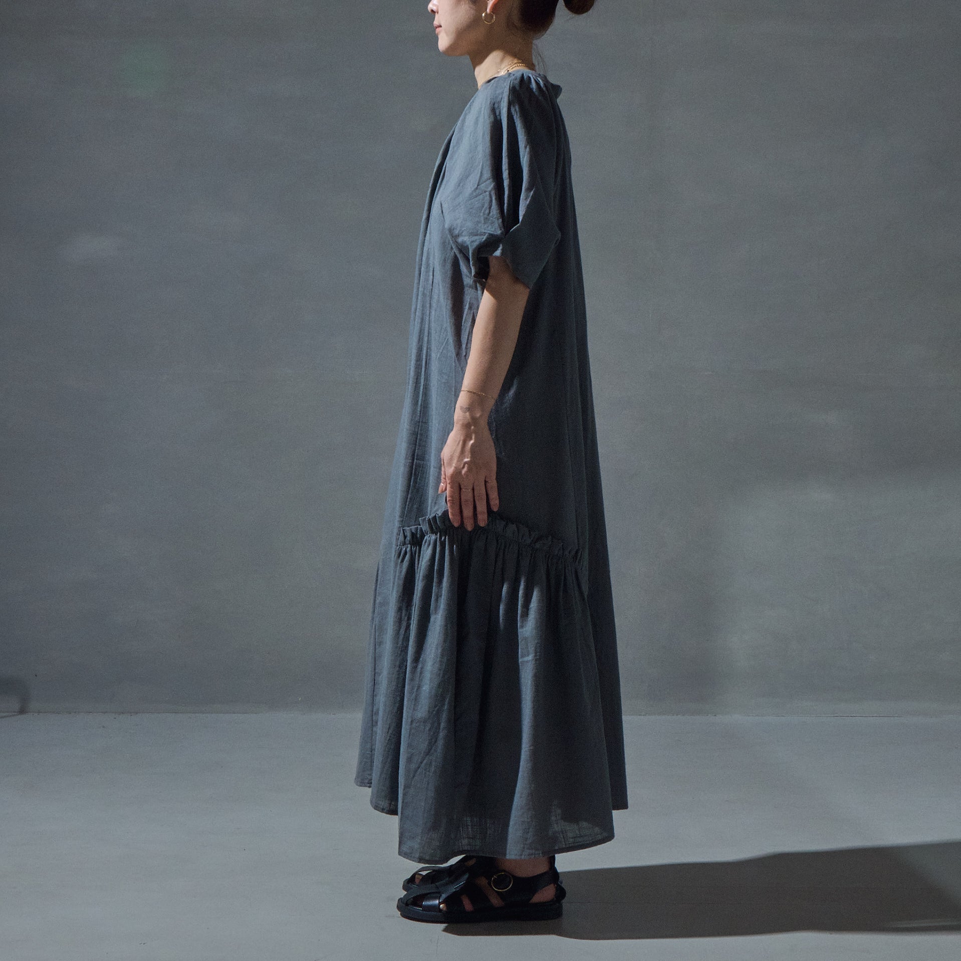 V NECK GATHER DRESS - モアプラス moreplus